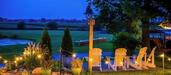 The Cottage at Locavore Farm 32-Acre Prairie, Pond & Farm-to-Table Stay