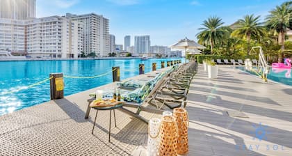 Upper studio w/ Balcony|Pool+ Gym+ Near Beach