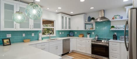 House, 3 Bedrooms | Private kitchen | Fridge, coffee/tea maker, toaster