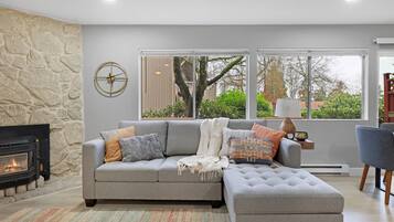 Condo, 2 Bedrooms | Living room | Smart TV, fireplace, streaming services