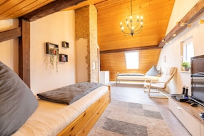 5 habitaciones, tabla de planchar con plancha y cuna de viaje 