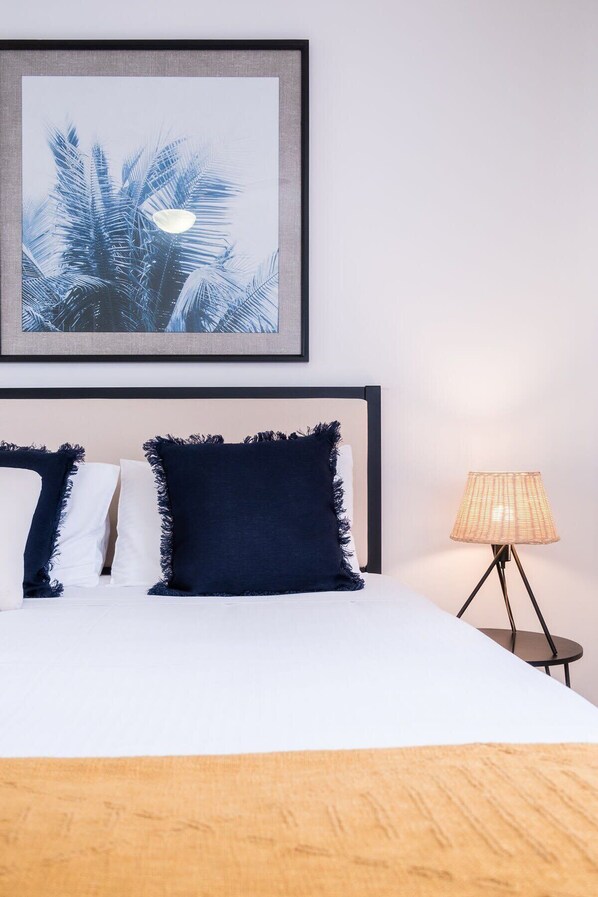 3 bedrooms, iron/ironing board, travel cot, WiFi - Modern Seaside Oasis in Kings Beach (Kings Beach)