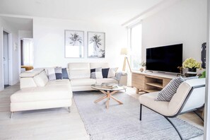 TV, offices - Modern Seaside Oasis in Kings Beach (Kings Beach)