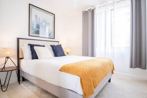 3 slaapkamers, een strijkplank/strijkijzer, reisbedje, wifi