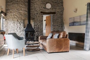 Cottage | Living area | 42-inch Smart TV with satellite channels, TV, Netflix