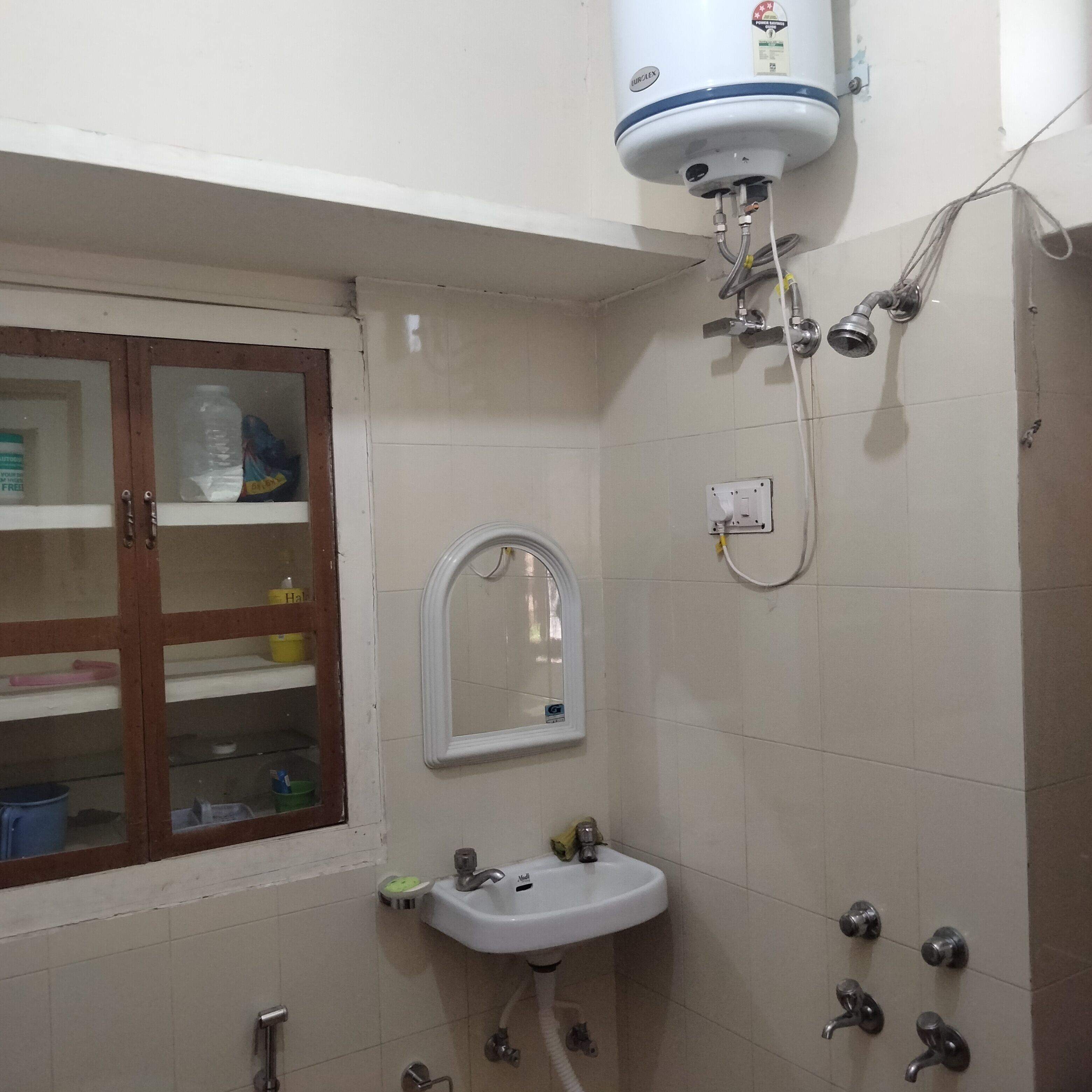 淋浴设施、吹风机、毛巾、肥皂