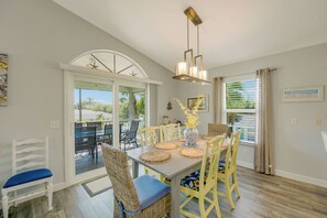 Dining - LaBella Casa: Games, updated beachy chic home moments to the Gulf! (Holmes Beach)