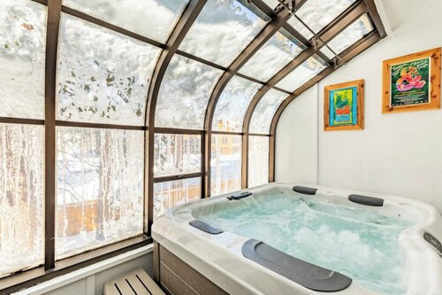 Stay at Driftwood Escape! Updated condo close to town w/new private spa!