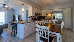 Unclassified image, 5 of 24, button - TranquiliSea 2: Pet friendly, long term discount, shared resort-style pool! (Holmes Beach)