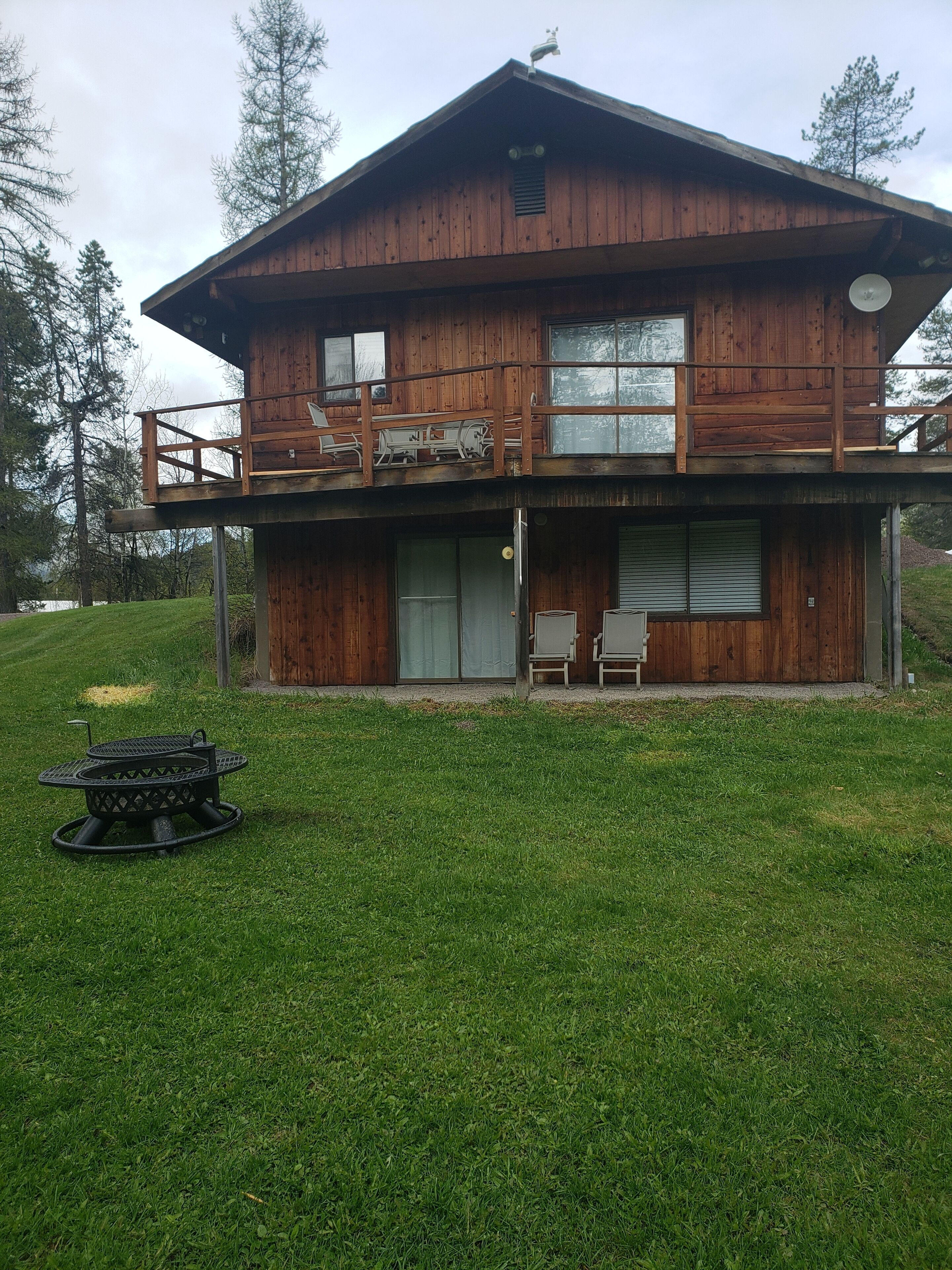 Bright refreshing home 7 miles from Glacier National Park!