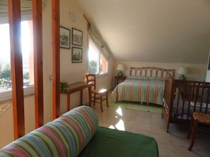 Iron/ironing board, WiFi, bed sheets - 3-bedroom villa in fantastic Sassari with WiFi, AC (Sassari)