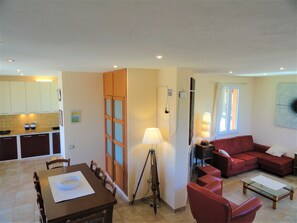 Interior - 3-bedroom villa in fantastic Sassari with WiFi, AC (Sassari)