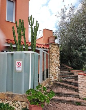 Exterior detail - 3-bedroom villa in fantastic Sassari with WiFi, AC (Sassari)