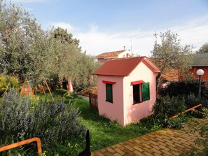 Property grounds - 3-bedroom villa in fantastic Sassari with WiFi, AC (Sassari)