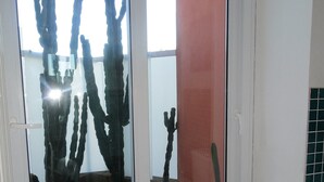 A bathroom with a glass door leading to a cactus garden. - 3-bedroom villa in fantastic Sassari with WiFi, AC (Sassari)