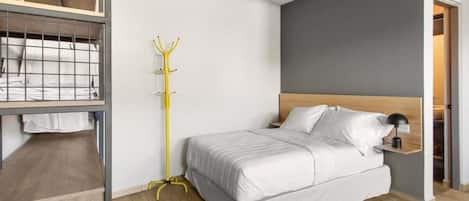 1 habitación, tabla de planchar con plancha, wifi y ropa de cama