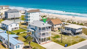 A coastal residential area with houses on stilts near the beach. - Skipper's Hideout | Ocean Views + Walk to Beach! (North Topsail Beach)