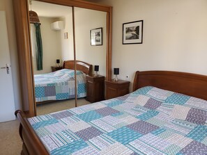 3 chambres, fer et planche à repasser, lit parapluie, Wi-Fi gratuit