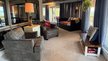 Smart TV, fireplace, DVD player, books
