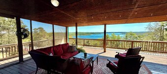 Huge Lakeview|Unique Retreat on Truman Lake|Outdoor Firepit/180°IndoorViews