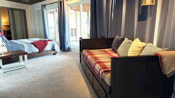 3 bedrooms, desk, iron/ironing board, free WiFi