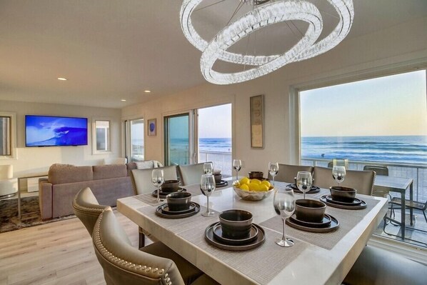 Dining - 2 Levels of Ocean Front + Exclusive Water View Deck (San Diego)