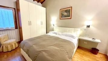 2 bedrooms, in-room safe, free WiFi, bed sheets