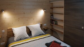1 bedroom, free WiFi, bed sheets