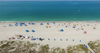 Mystic Sea tiny house on wheels! 6 min drive to the beach! Bikes on premises!