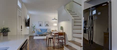 المنشأة من الداخل