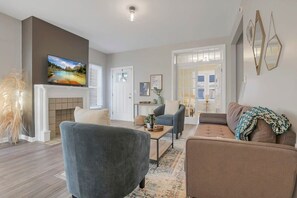 TV, offices - The Southwestern 4BD/2BA (Columbus)