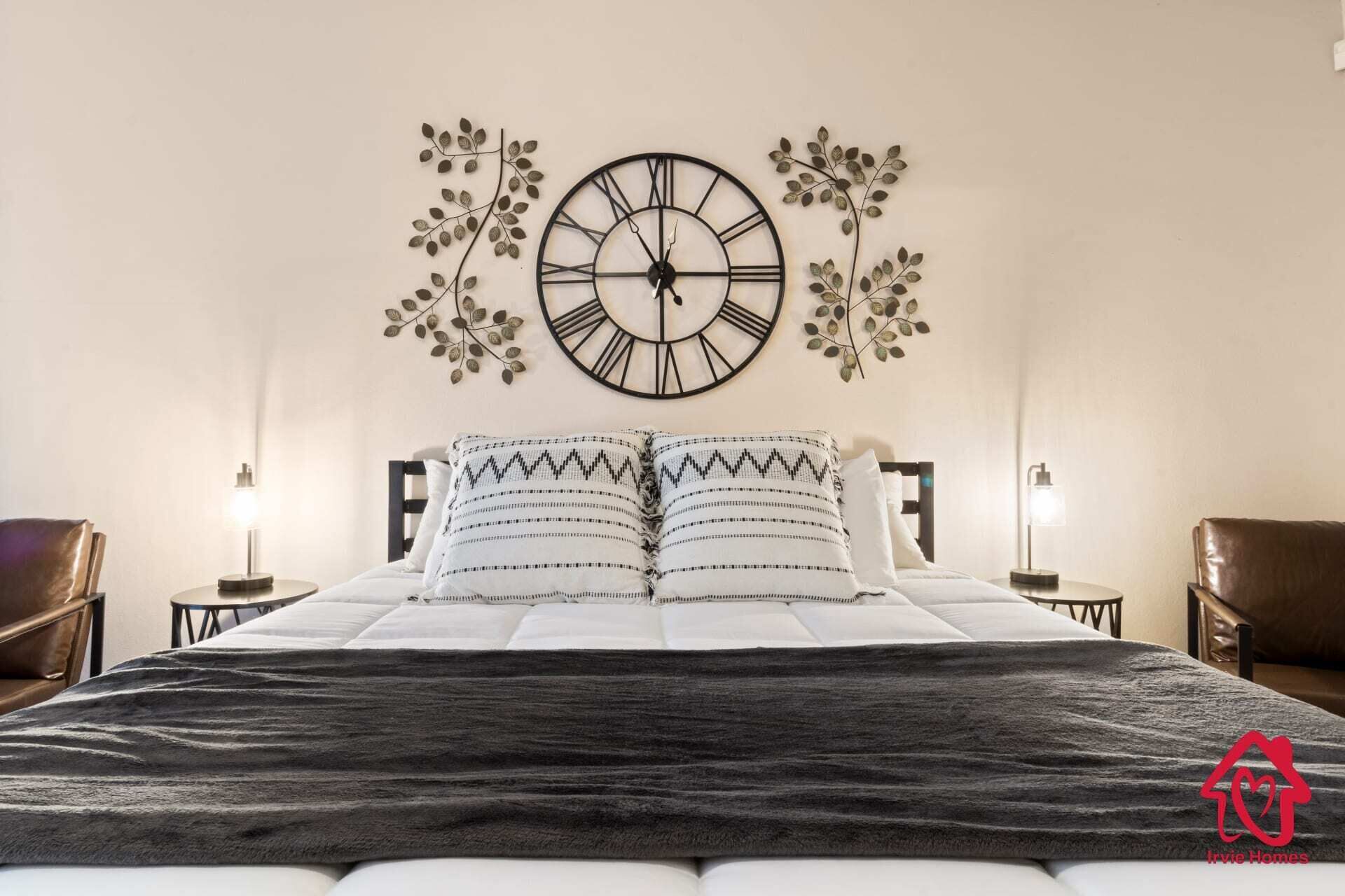 3 bedrooms, desk, travel crib, WiFi