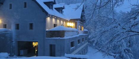 المنشأة من الخارج