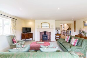 TV, fireplace, offices - Chater Barn (Leicester)