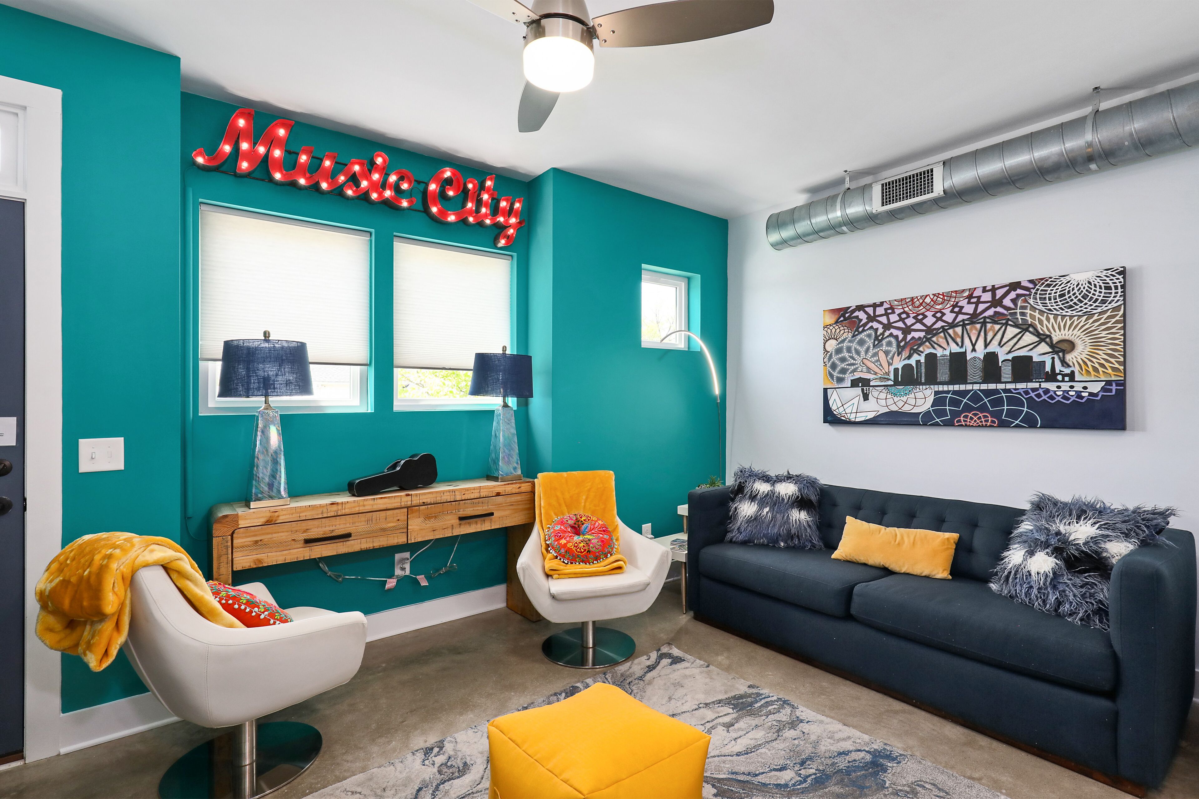 Three-story townhouse with WiFi, central AC, full kitchen, & rooftop deck