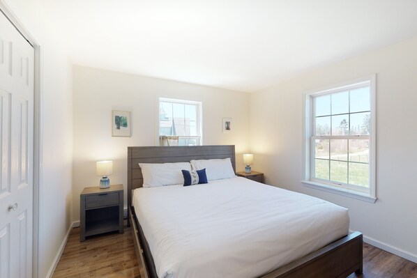 2 bedrooms, iron/ironing board, Internet, bed sheets