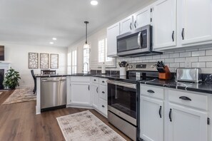 Fridge, microwave, oven, stovetop - Newly Renovated Modern Home centrally located in Cary, near RDU and PNC Arena
 (Cary)