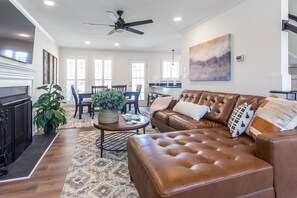 Smart TV, fireplace, video games, books - Newly Renovated Modern Home centrally located in Cary, near RDU and PNC Arena
 (Cary)