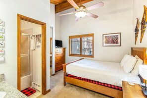 4 bedrooms, iron/ironing board, internet, bed sheets - Mountain-view condo steps from slopes with pool, hot tub, sauna & balcony (Steamboat Springs)