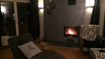 TV, fireplace, stereo