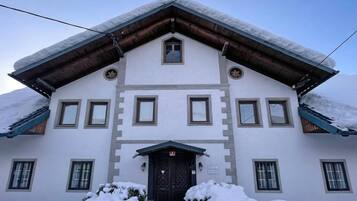 Mặt tiền nơi lưu trú