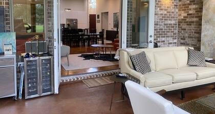 Amazing modern home on the 14th hole of the Pines golf course in Diamondhead MS!
