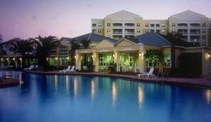 屋外プール、温水プール