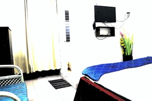 Basic Double Room | Living area