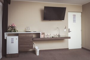 Habitación ejecutiva doble, 1 cama de matrimonio, vistas a la ciudad | Minibar, caja fuerte, escritorio y wifi gratis