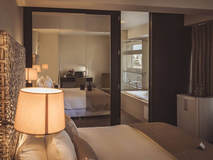 Suíte estúdio júnior | Frigobar, cofres nos quartos, escrivaninha, Wi-Fi de cortesia