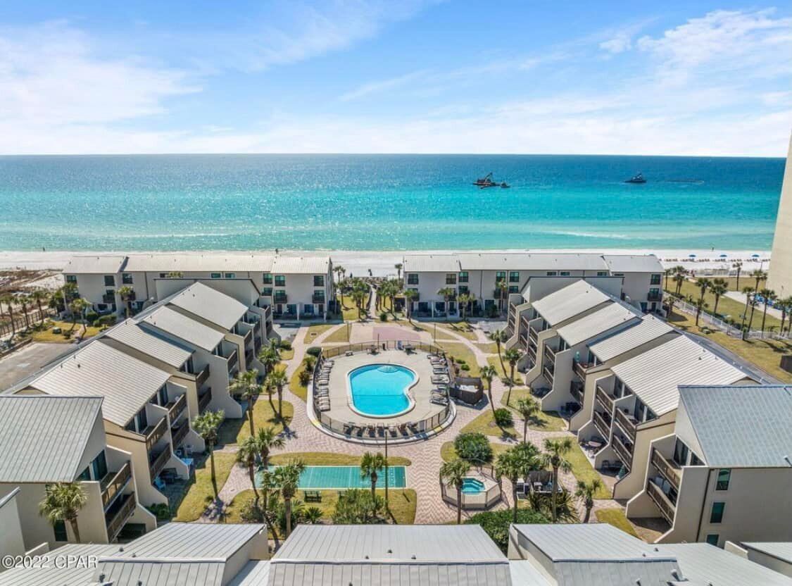 Beach Side FUN! Private Beach Entry, 2nd Floor Condo, Pool/Spa, Kid-Friendly!