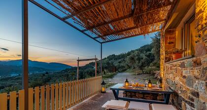 Villa Maja, cozy country stone house with view- 1 km from the beach