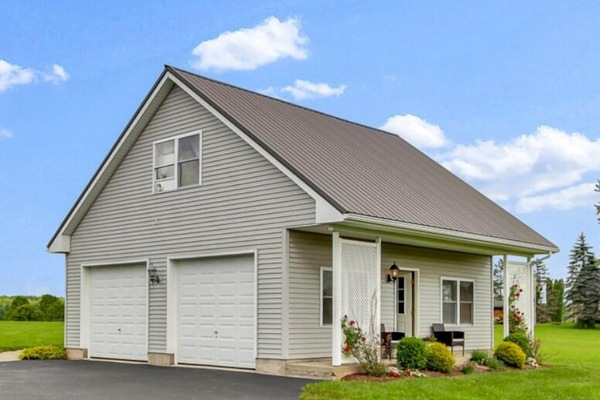 Welcome to Loft 470 hosted by MVR Vacation Rentals, call 570-948-1293 to book today!