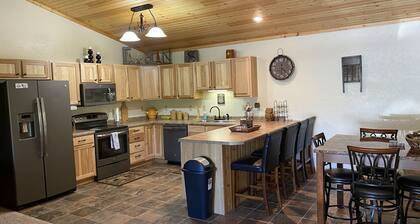 Cozy Cabin get away - walking distant to beach